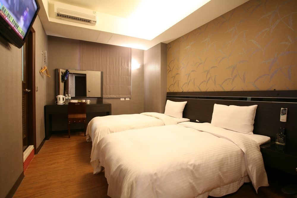 Military 75 Hotel Taichung Exterior foto