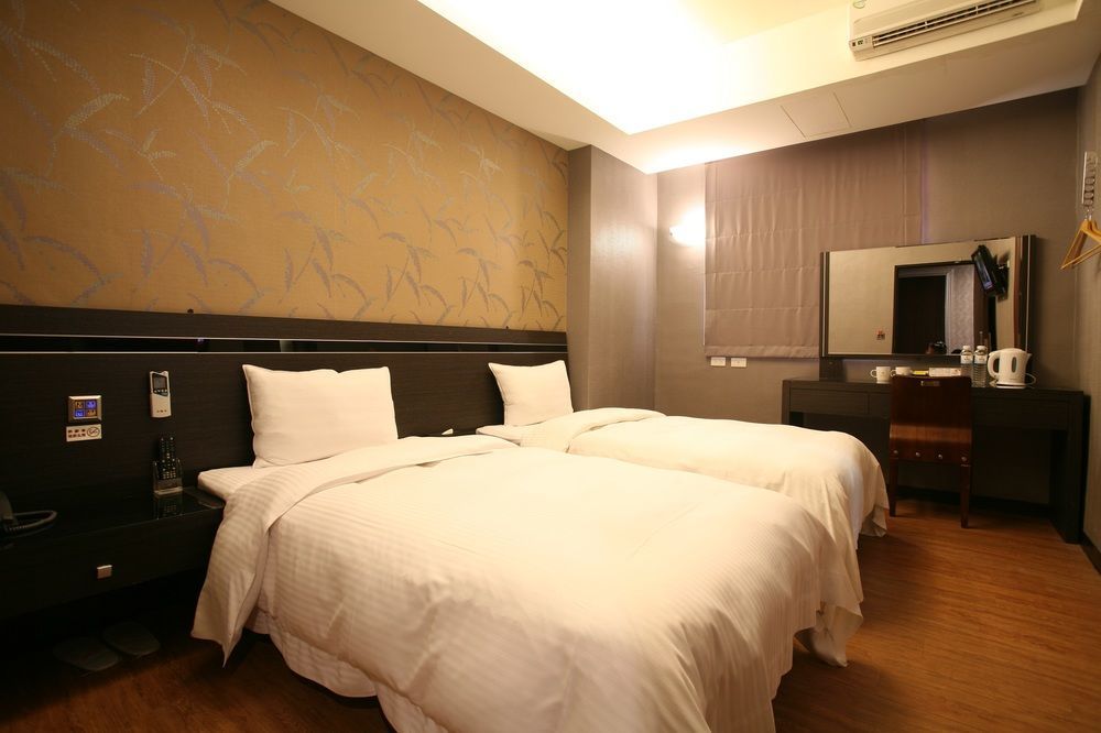 Military 75 Hotel Taichung Exterior foto