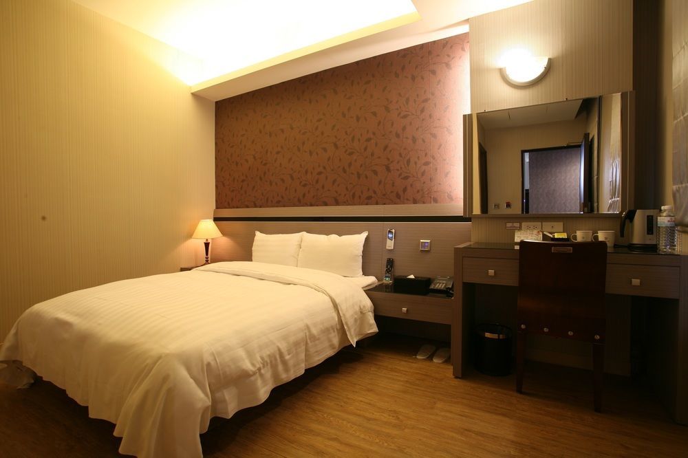 Military 75 Hotel Taichung Exterior foto
