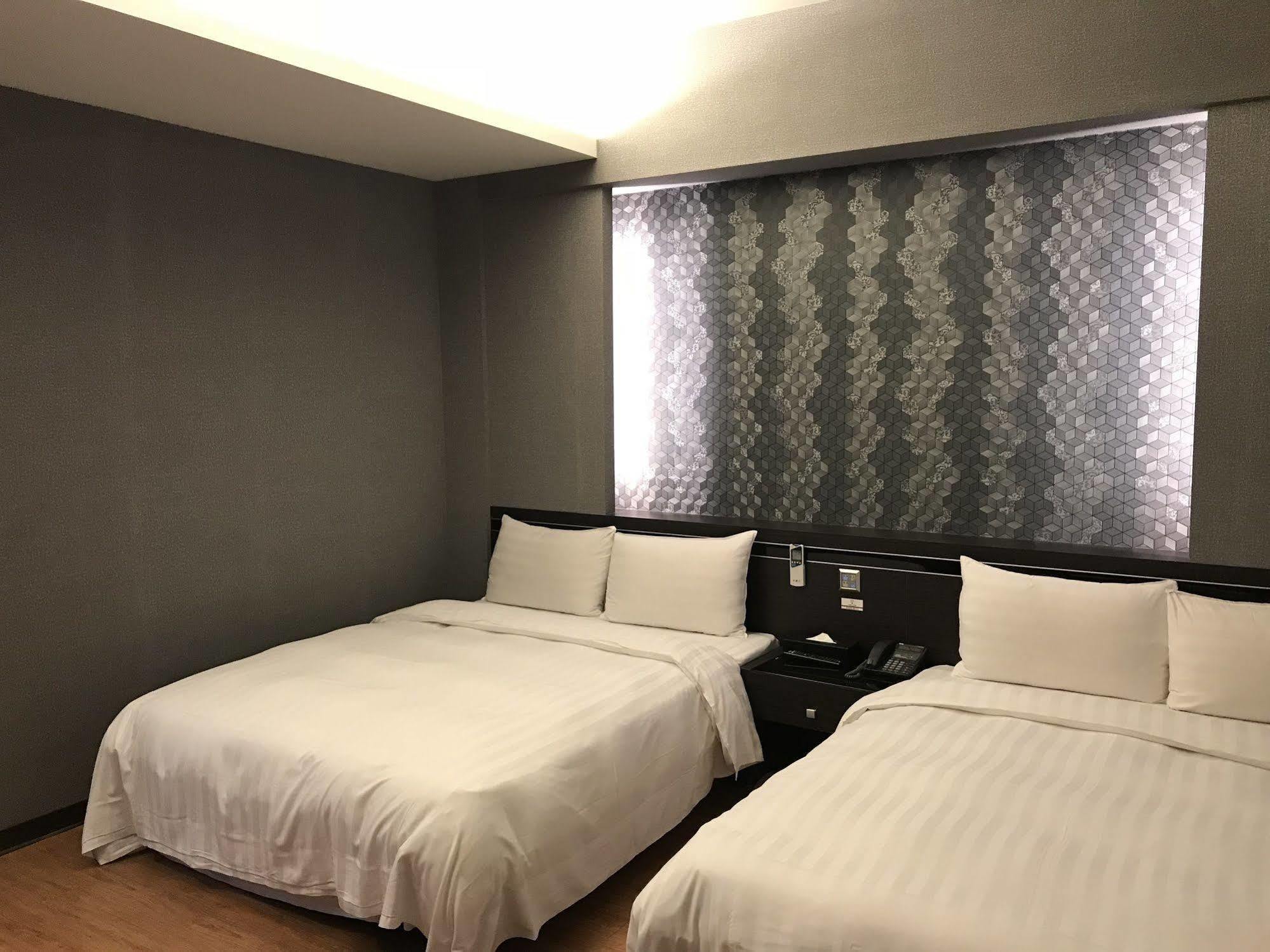 Military 75 Hotel Taichung Exterior foto