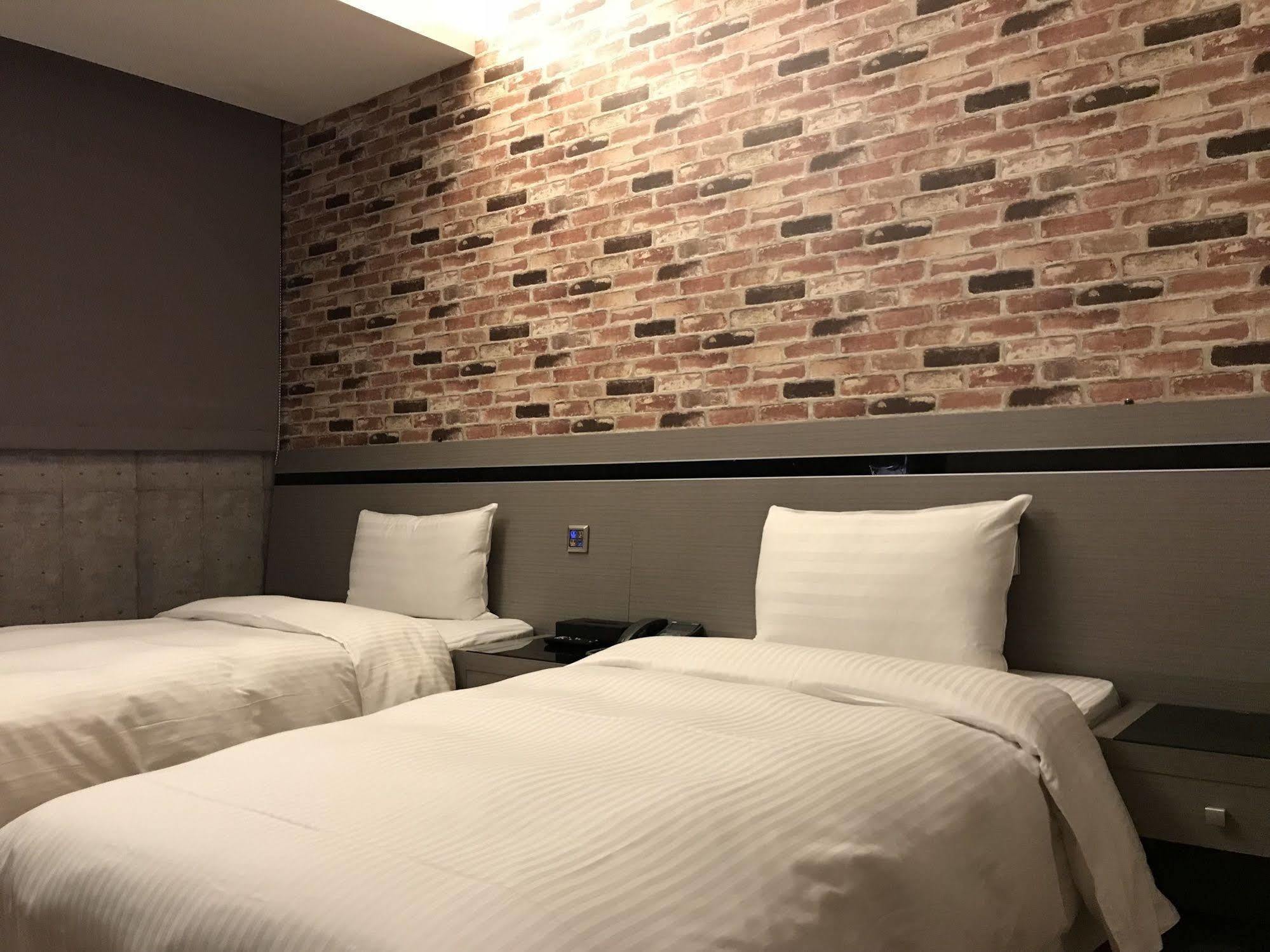 Military 75 Hotel Taichung Exterior foto